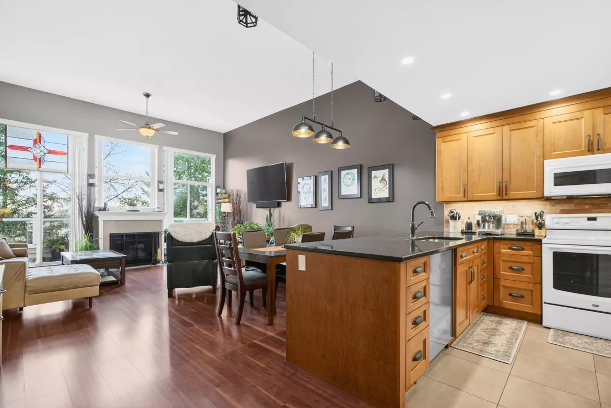 Kitchen Photo of 505 11605 227 Street, Maple Ridge, BC