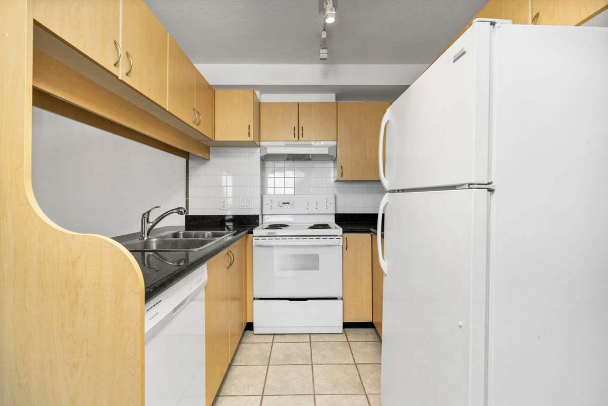 Dining Area Photo of 1106 6611 Cooney Road, Richmond, BC