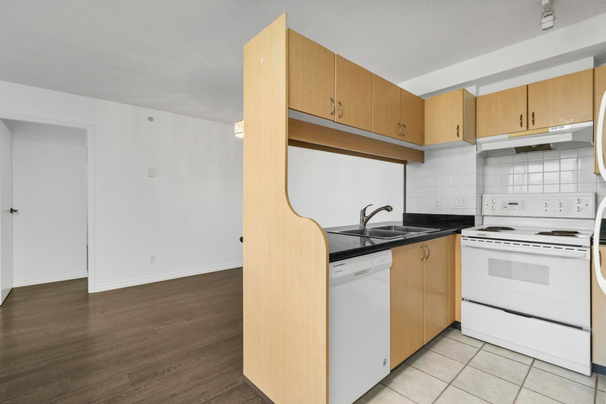 Family Room Photo of 1106 6611 Cooney Road, Richmond, BC