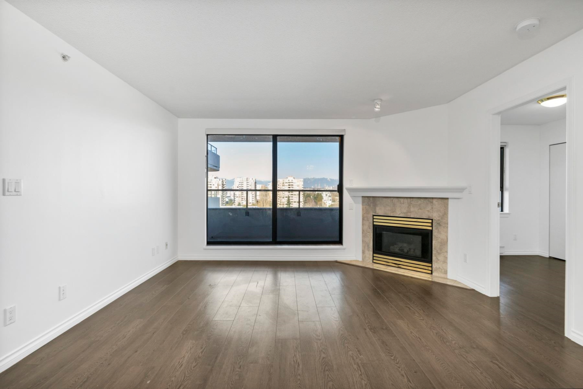 Kitchen Island Photo of 1106 6611 Cooney Road, Richmond, BC