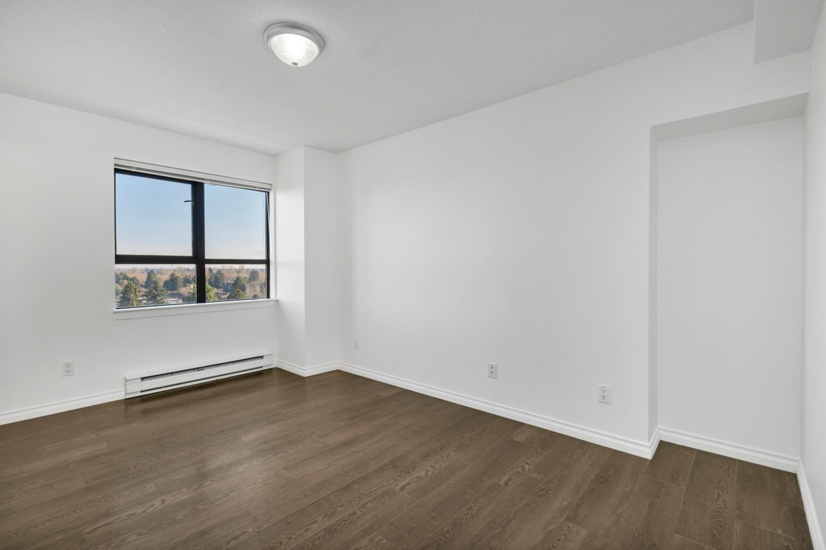 Primary Bathroom Photo of 1106 6611 Cooney Road, Richmond, BC