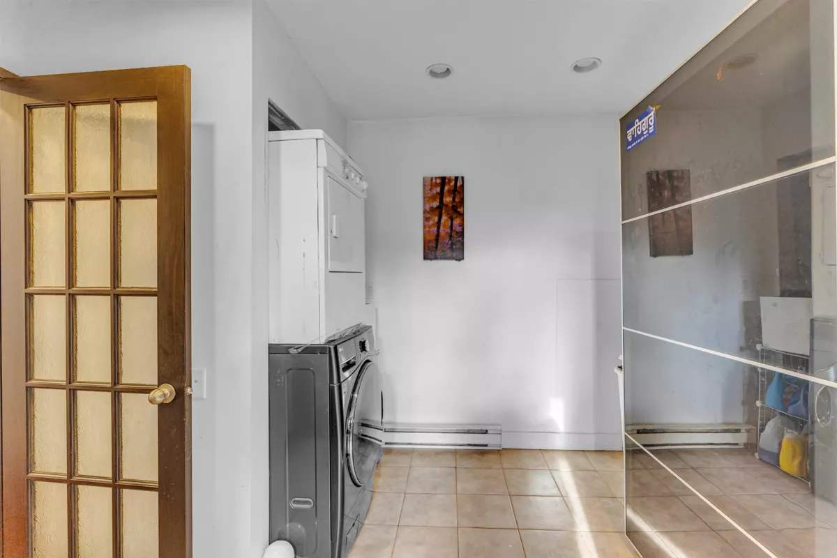 Breakfast Nook Photo of 18296 Bayard Place, Surrey, BC