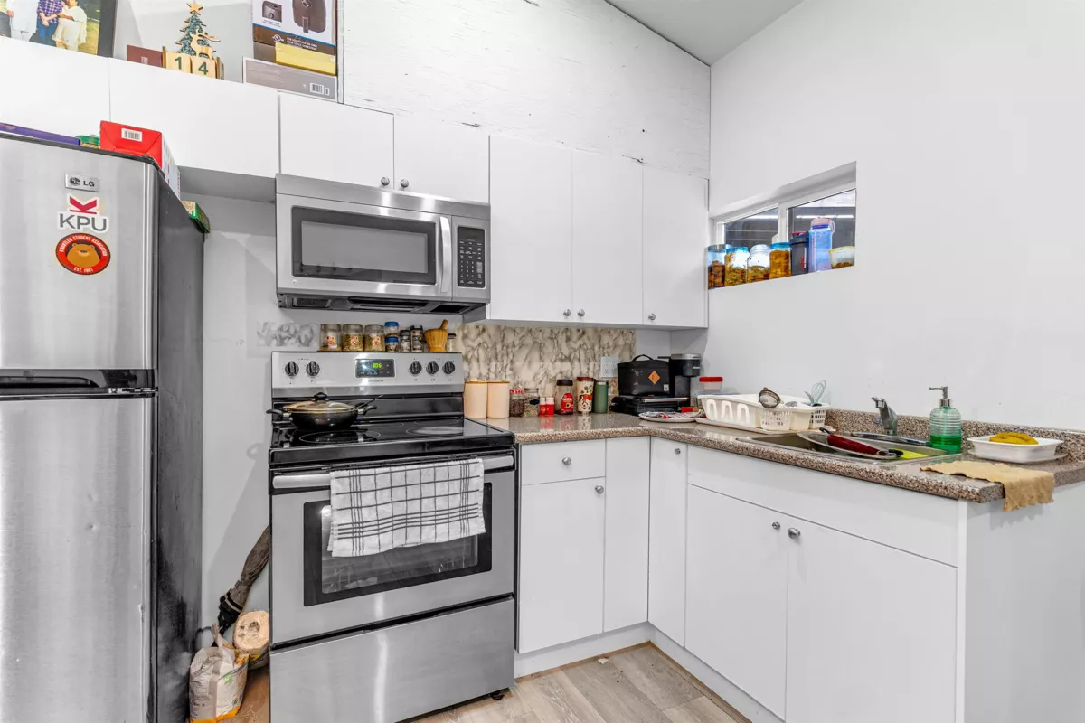 Guest Bathroom Photo of 18296 Bayard Place, Surrey, BC