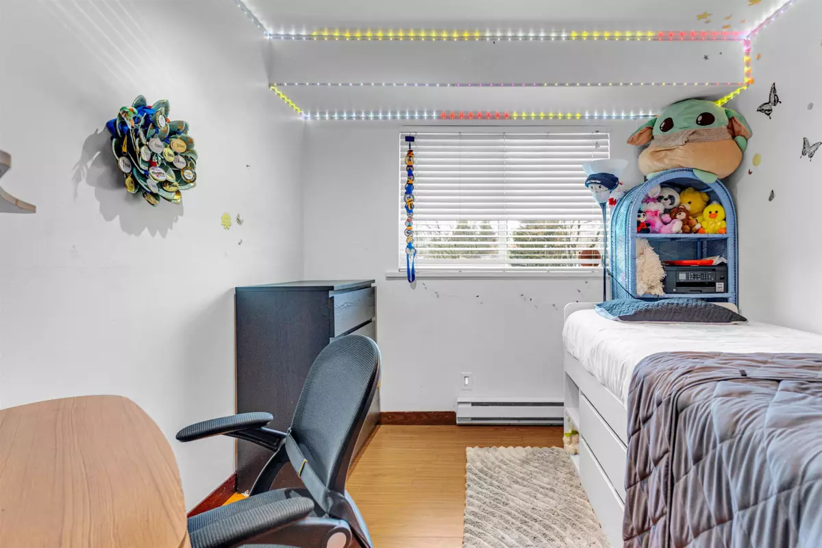 Primary Bathroom Photo of 18296 Bayard Place, Surrey, BC