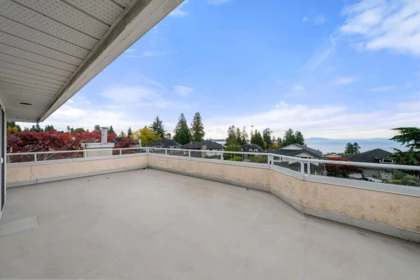 Basement Recreation Room Photo of 13395 14 Avenue, Surrey, BC