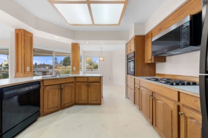 Breakfast Nook Photo of 13395 14 Avenue, Surrey, BC