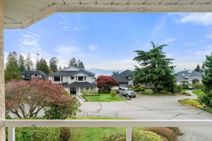 Entry Foyer Photo of 13395 14 Avenue, Surrey, BC