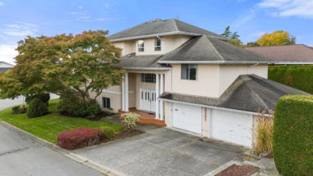 Front Yard Photo of 13395 14 Avenue, Surrey, BC