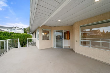 Hallway Photo of 13395 14 Avenue, Surrey, BC