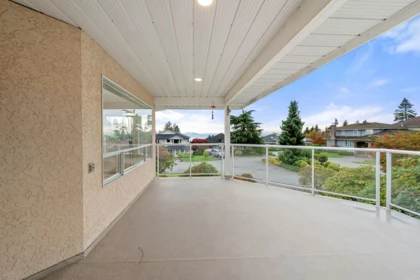 Laundry Room Photo of 13395 14 Avenue, Surrey, BC