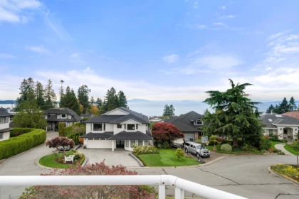 Staircase Photo of 13395 14 Avenue, Surrey, BC