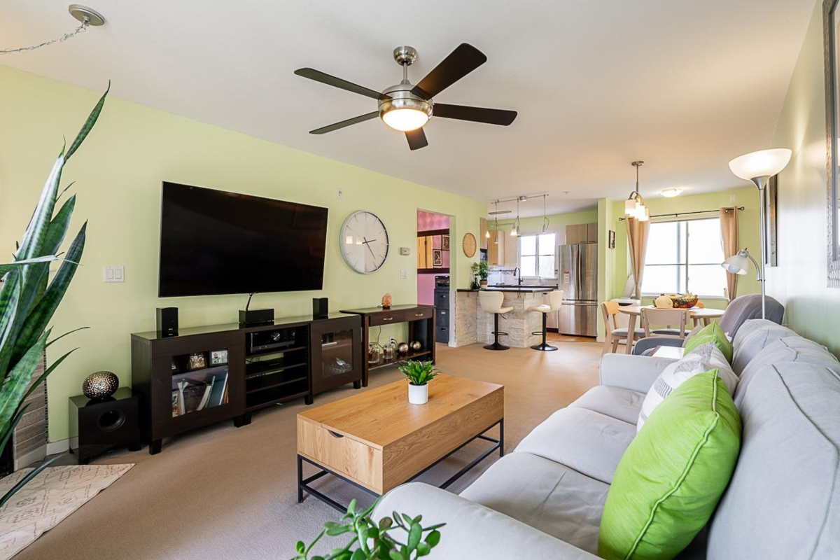 Kitchen Photo of 306 12083 92a Avenue, Surrey, BC