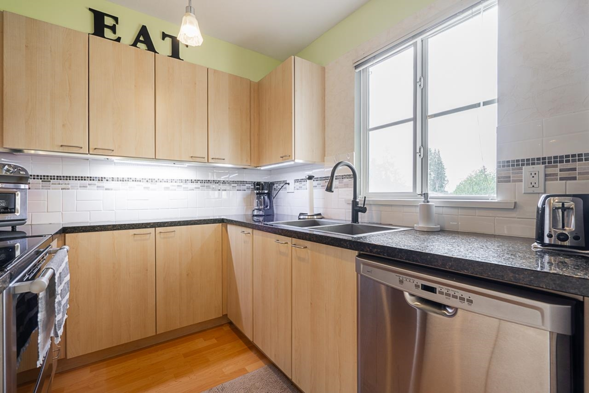 Walk-In Closet Photo of 306 12083 92a Avenue, Surrey, BC