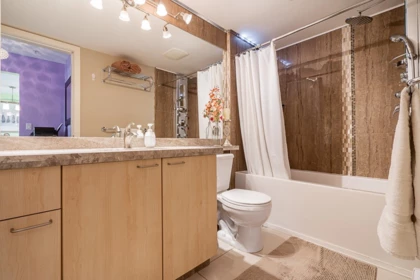 Guest Bathroom Photo of 306 12083 92a Avenue, Surrey, BC
