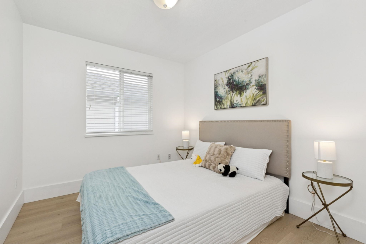 Entry Foyer Photo of 3638 Maginnis Avenue, North Vancouver, BC