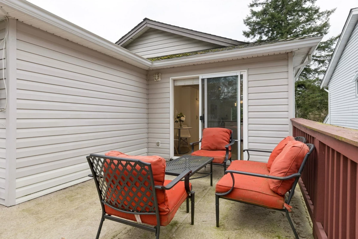 Garage Interior Photo of 3638 Maginnis Avenue, North Vancouver, BC