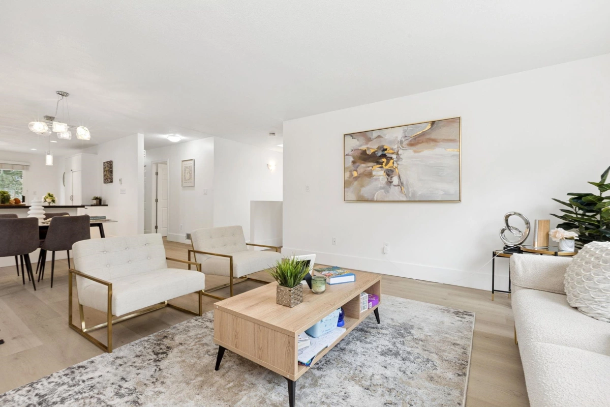 Kitchen Island Photo of 3638 Maginnis Avenue, North Vancouver, BC
