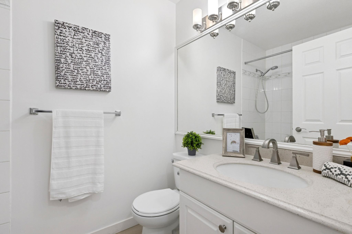 Mudroom Photo of 3638 Maginnis Avenue, North Vancouver, BC