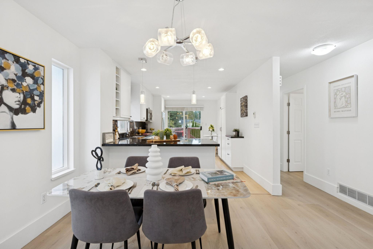Primary Bathroom Photo of 3638 Maginnis Avenue, North Vancouver, BC