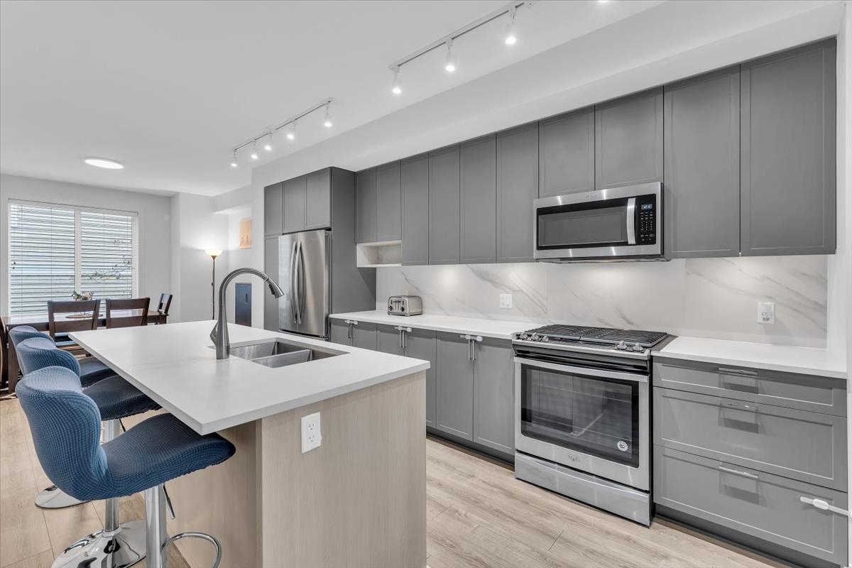 Dining Area Photo of 35 9718 161a Street, Surrey, BC