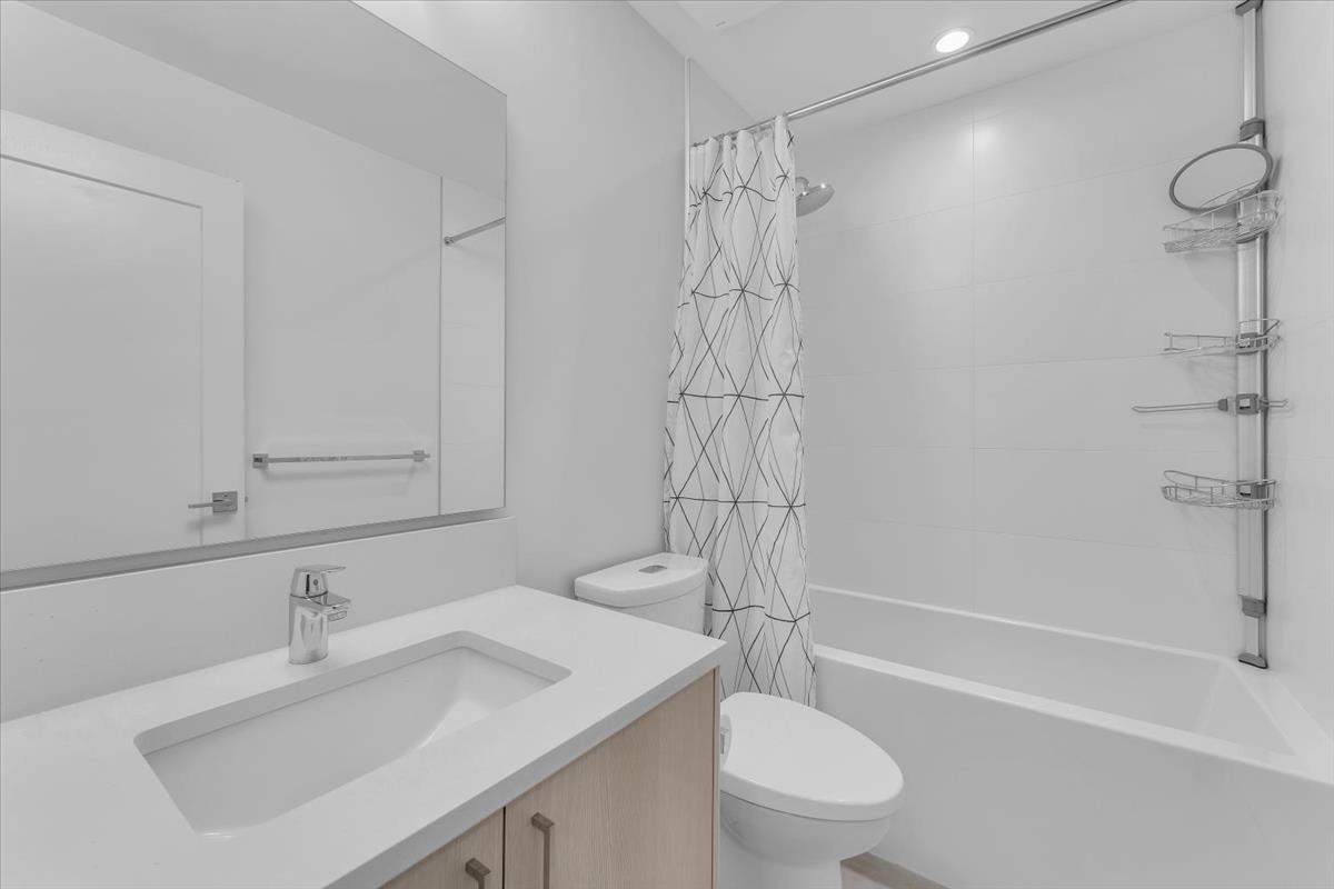 Guest Bathroom Photo of 35 9718 161a Street, Surrey, BC