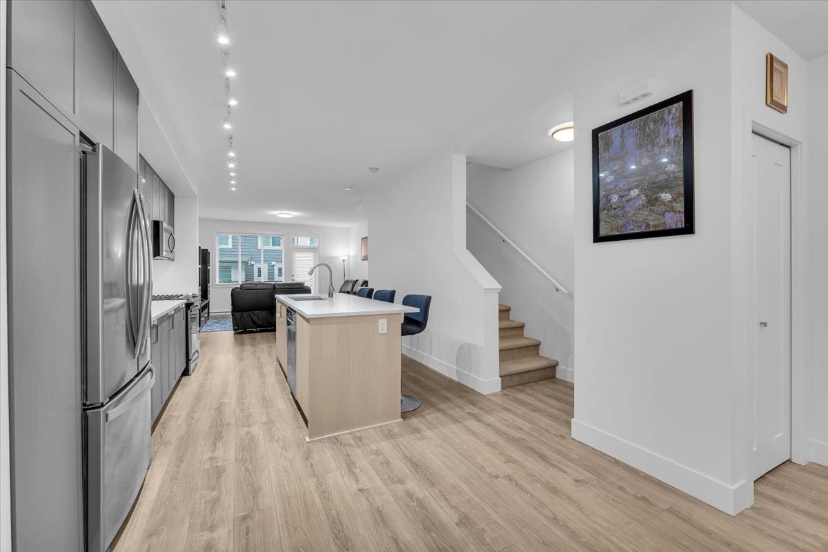 Kitchen Island Photo of 35 9718 161a Street, Surrey, BC