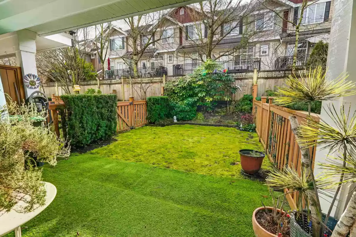 Garden / Landscaping Photo of 20 3039 156 Street, Surrey, BC