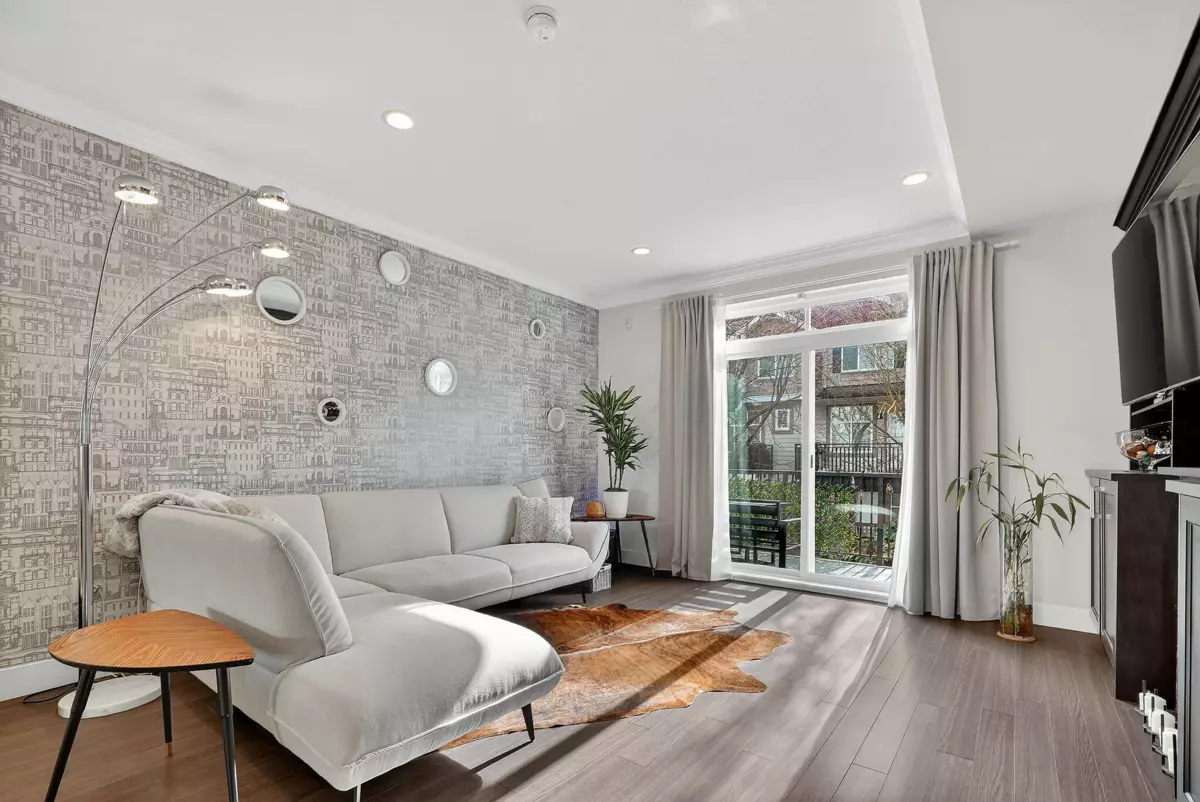 Living Room Photo of 20 3039 156 Street, Surrey, BC