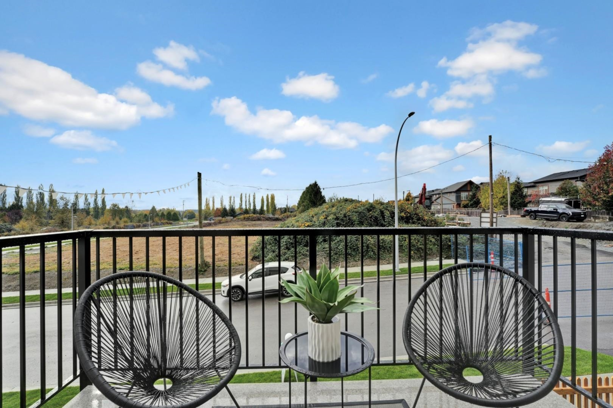 Front Yard Photo of 22 17155 79a Avenue, Surrey, BC