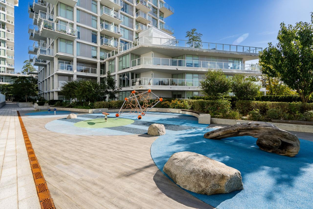 Hot Tub / Spa Photo of 1106 4638 Gladstone Street, Vancouver, BC