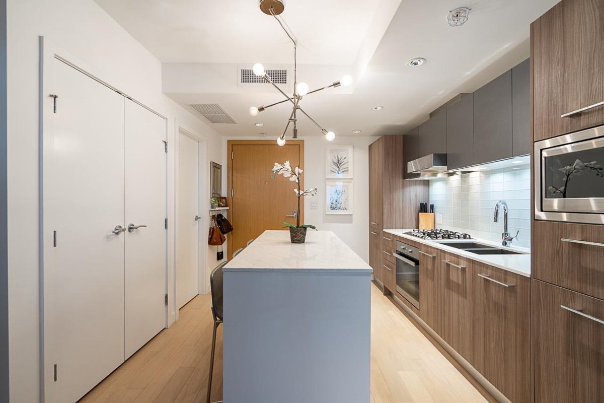 Primary Bathroom Photo of 1106 4638 Gladstone Street, Vancouver, BC