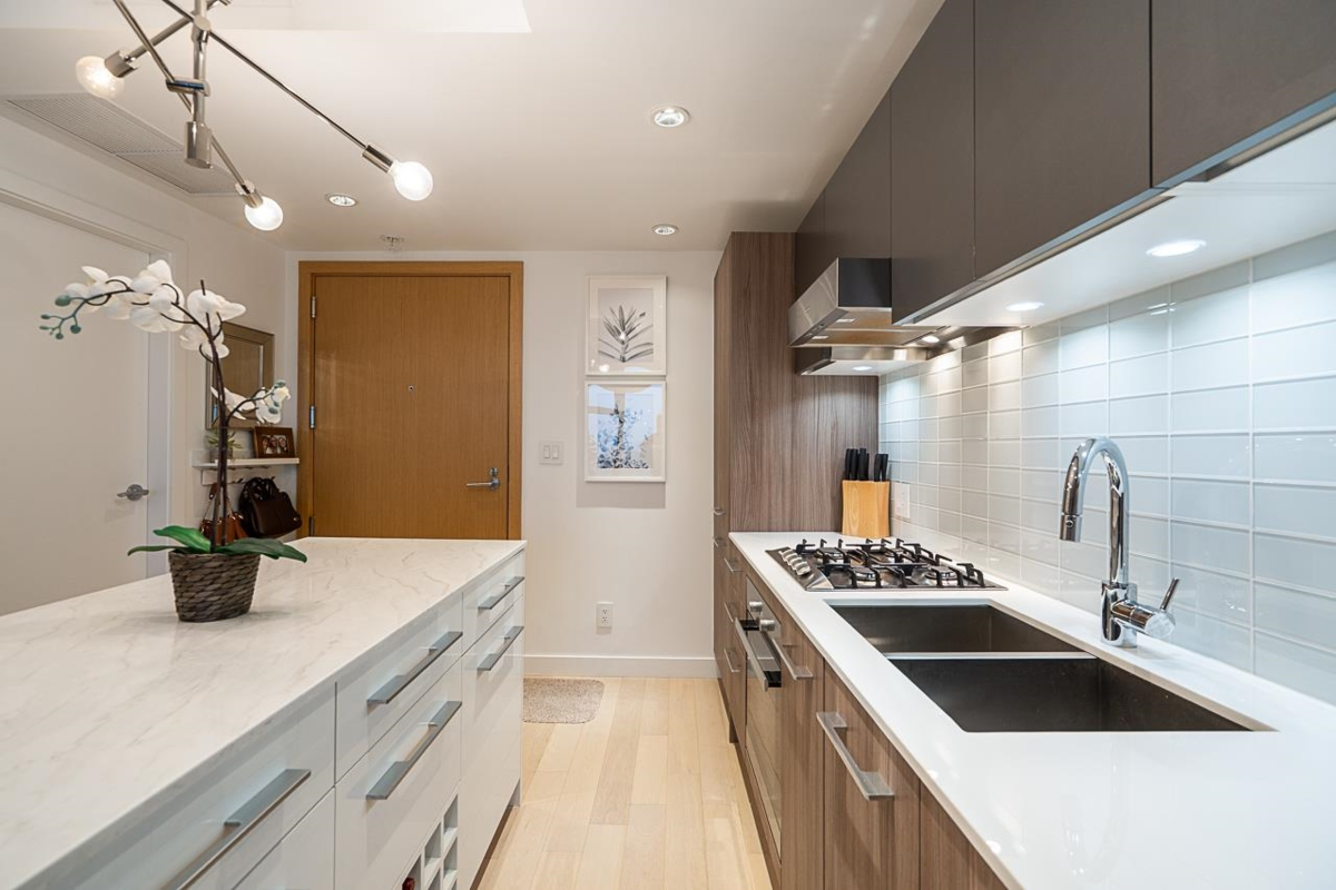 Walk-In Closet Photo of 1106 4638 Gladstone Street, Vancouver, BC