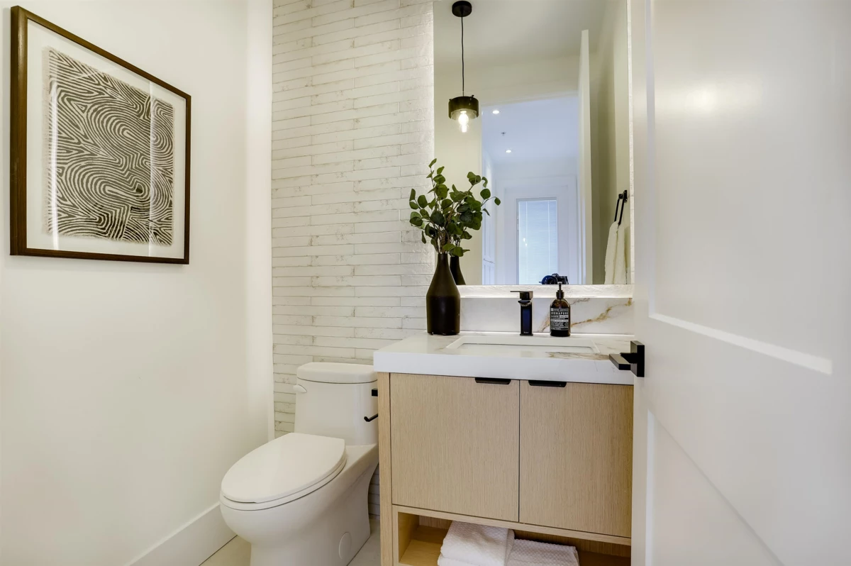 Guest Bathroom Photo of 3 20537 75a Avenue, Langley, BC