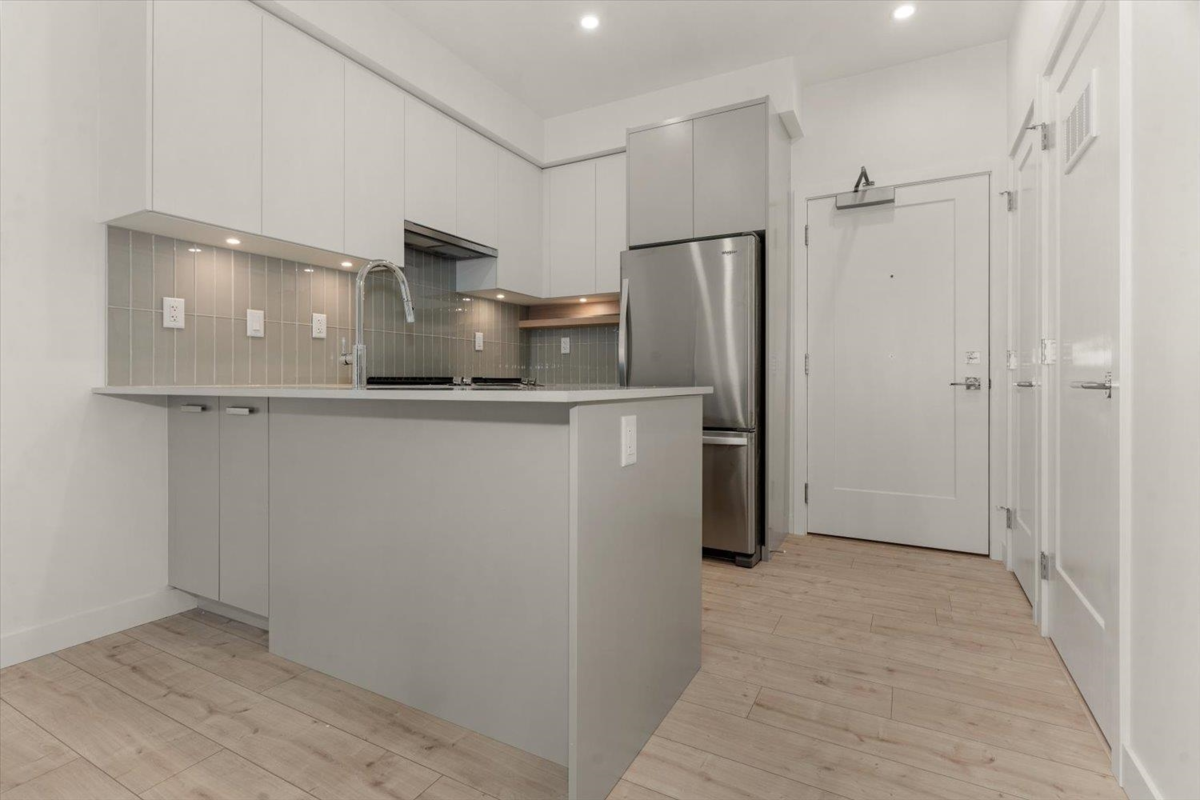 Entry Foyer Photo of 117 13777 75a Avenue, Surrey, BC