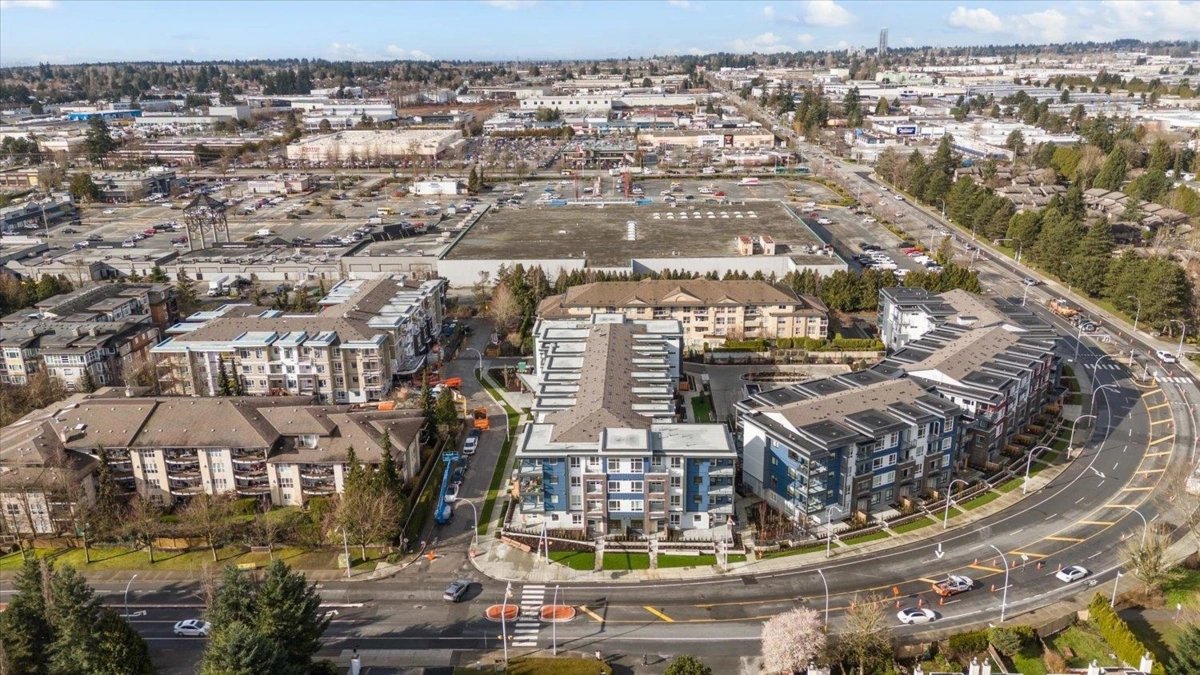 Front Yard Photo of 117 13777 75a Avenue, Surrey, BC
