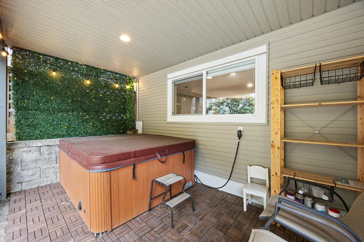 Aerial View of 3376 Plateau Boulevard, Coquitlam, BC