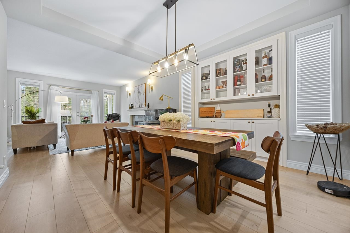 Breakfast Nook Photo of 3376 Plateau Boulevard, Coquitlam, BC