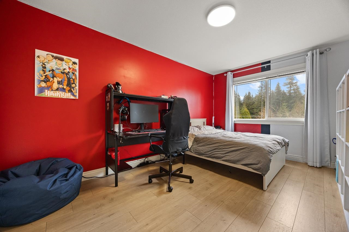 Hallway Photo of 3376 Plateau Boulevard, Coquitlam, BC