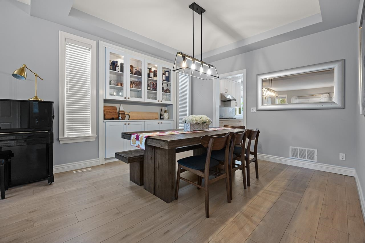 Kitchen Island Photo of 3376 Plateau Boulevard, Coquitlam, BC
