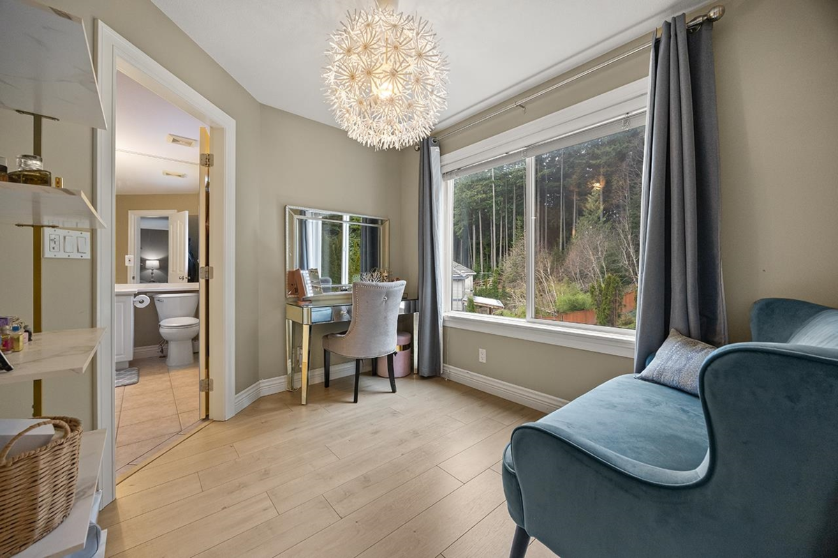 Laundry Room Photo of 3376 Plateau Boulevard, Coquitlam, BC