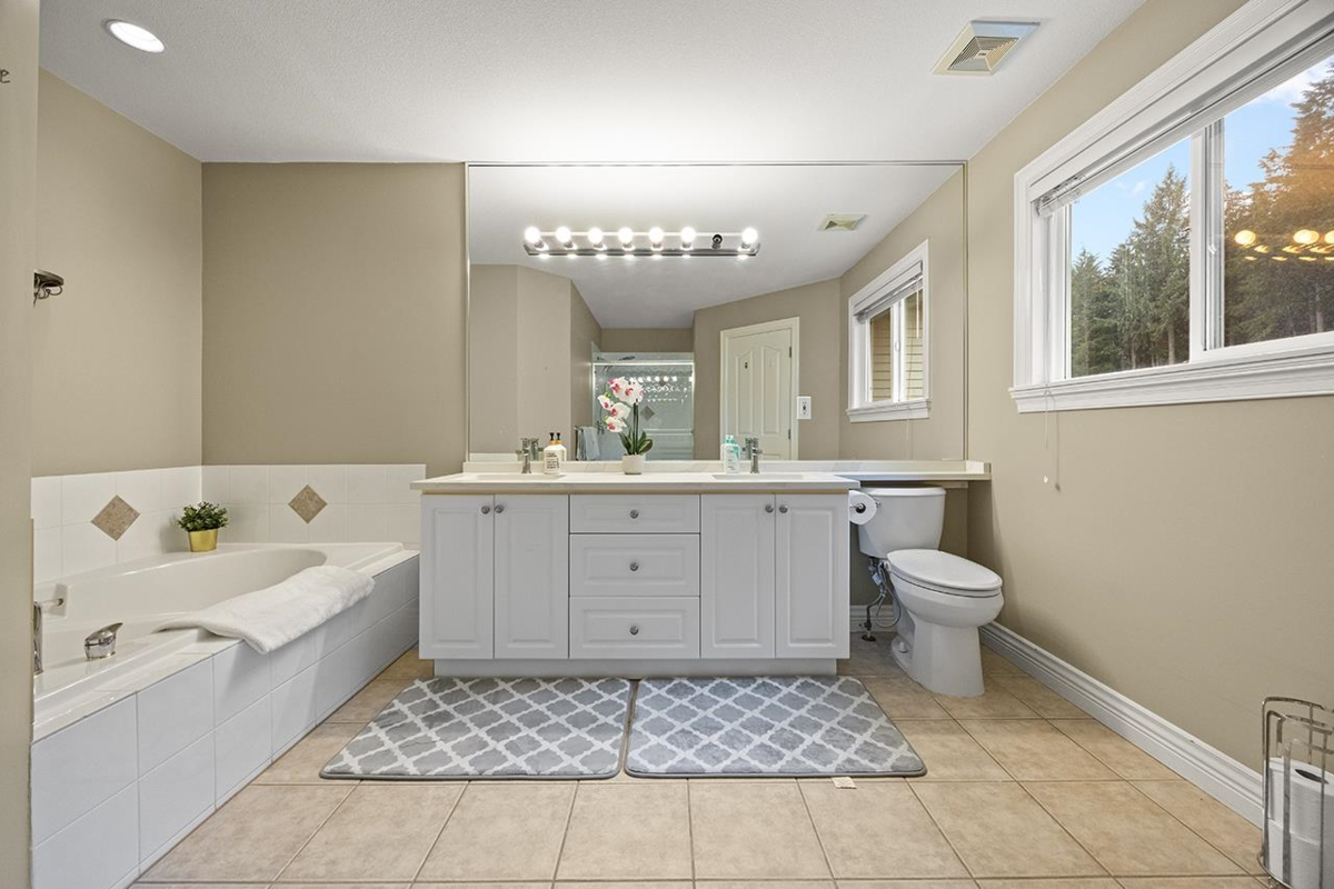 Mudroom Photo of 3376 Plateau Boulevard, Coquitlam, BC