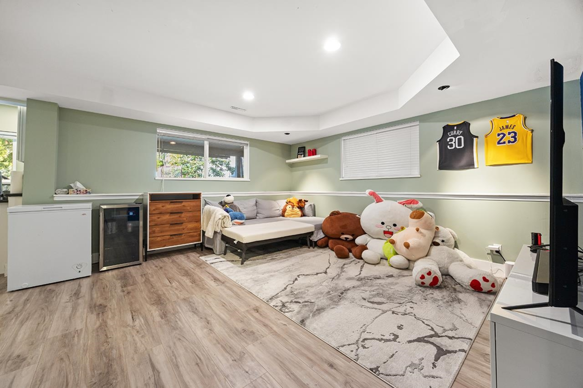 Swimming Pool Photo of 3376 Plateau Boulevard, Coquitlam, BC