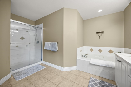 Entry Foyer Photo of 3376 Plateau Boulevard, Coquitlam, BC
