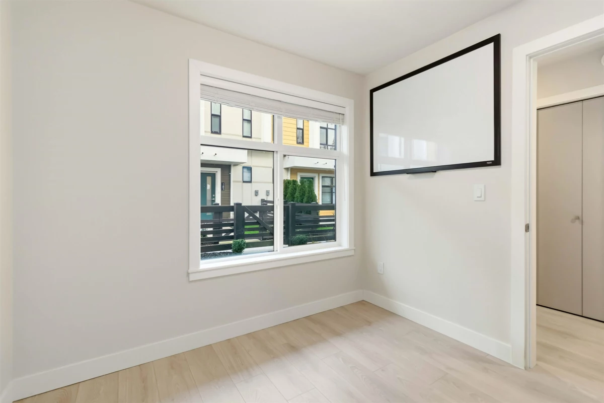 Backyard Photo of 211 46150 Thomas Road, Chilliwack, BC