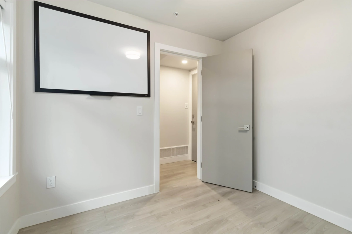 Front Yard Photo of 211 46150 Thomas Road, Chilliwack, BC