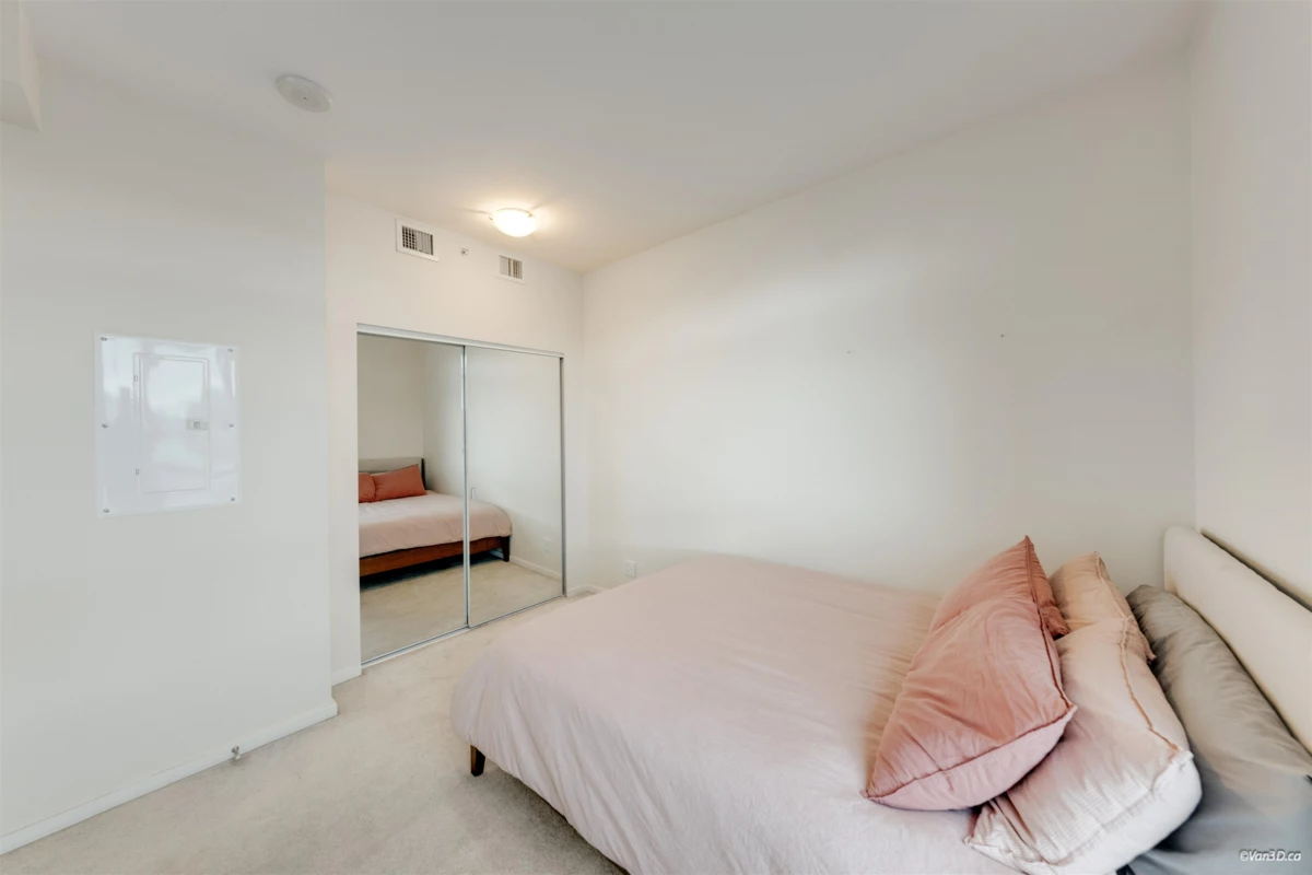 Kitchen Island Photo of 513 63 W 2nd Avenue, Vancouver, BC