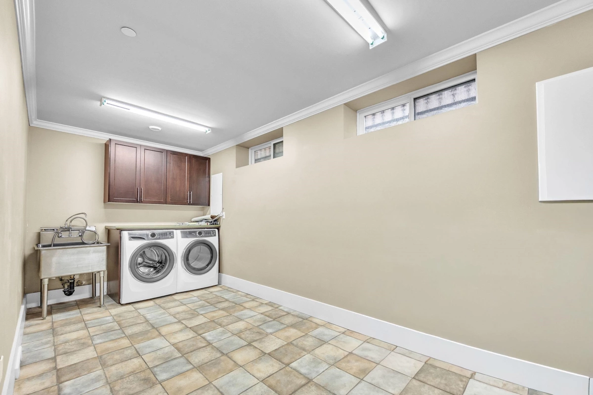 Garden / Landscaping Photo of 3593 Mackenzie Street, Vancouver, BC