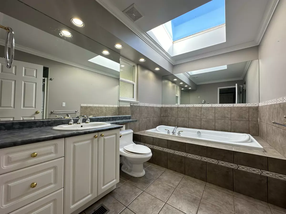 Breakfast Nook Photo of 5165 7b Avenue, Delta, BC