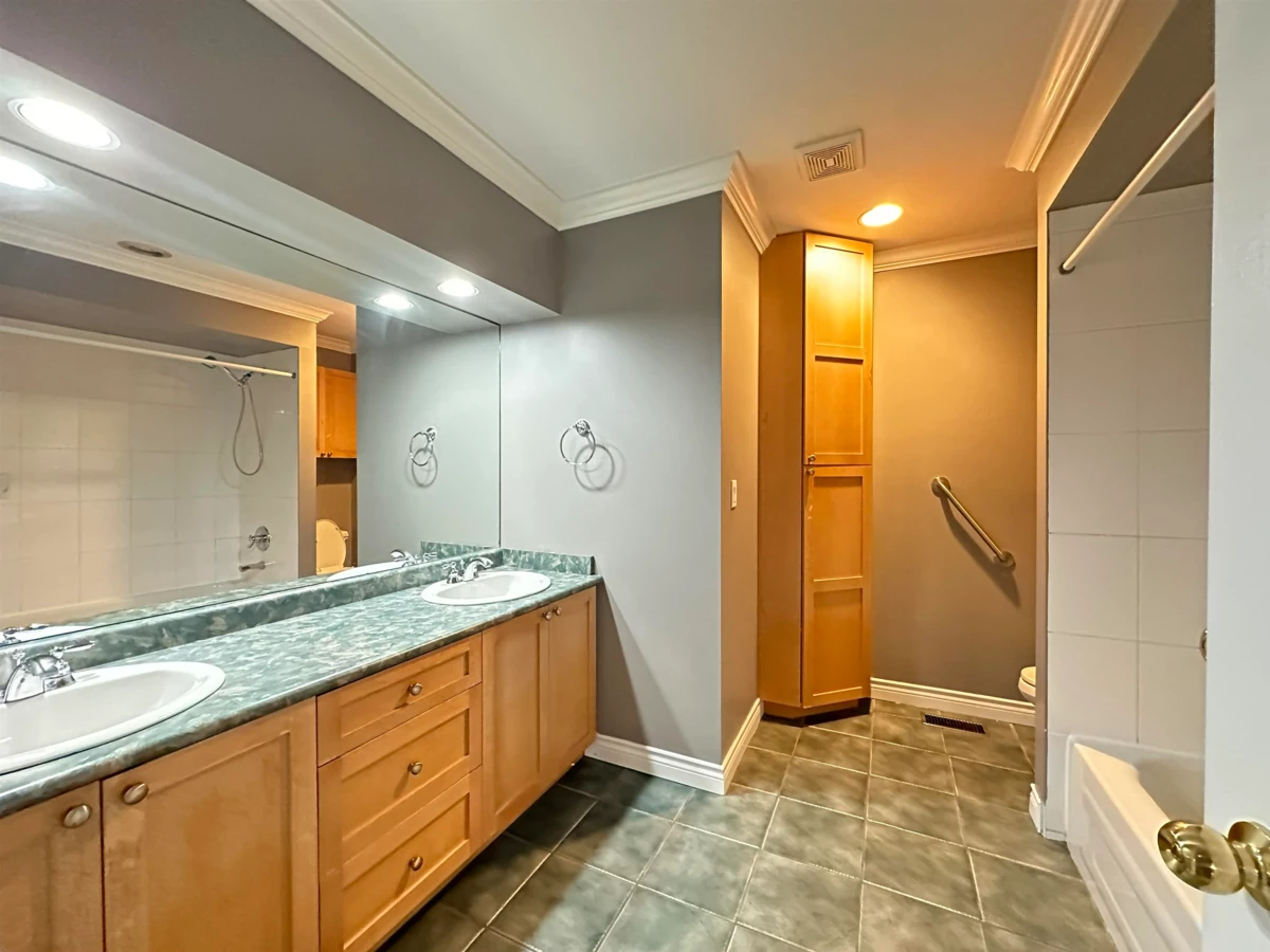 Primary Bathroom Photo of 5165 7b Avenue, Delta, BC