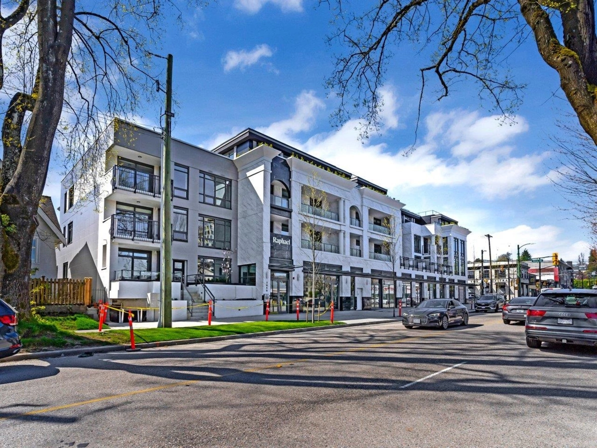 Entry Foyer Photo of 307 3668 W 10th Avenue, Vancouver, BC